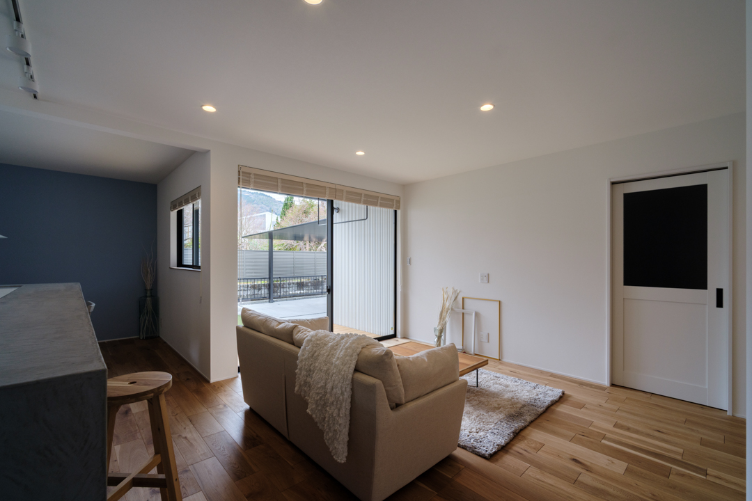 多層ナラの床材