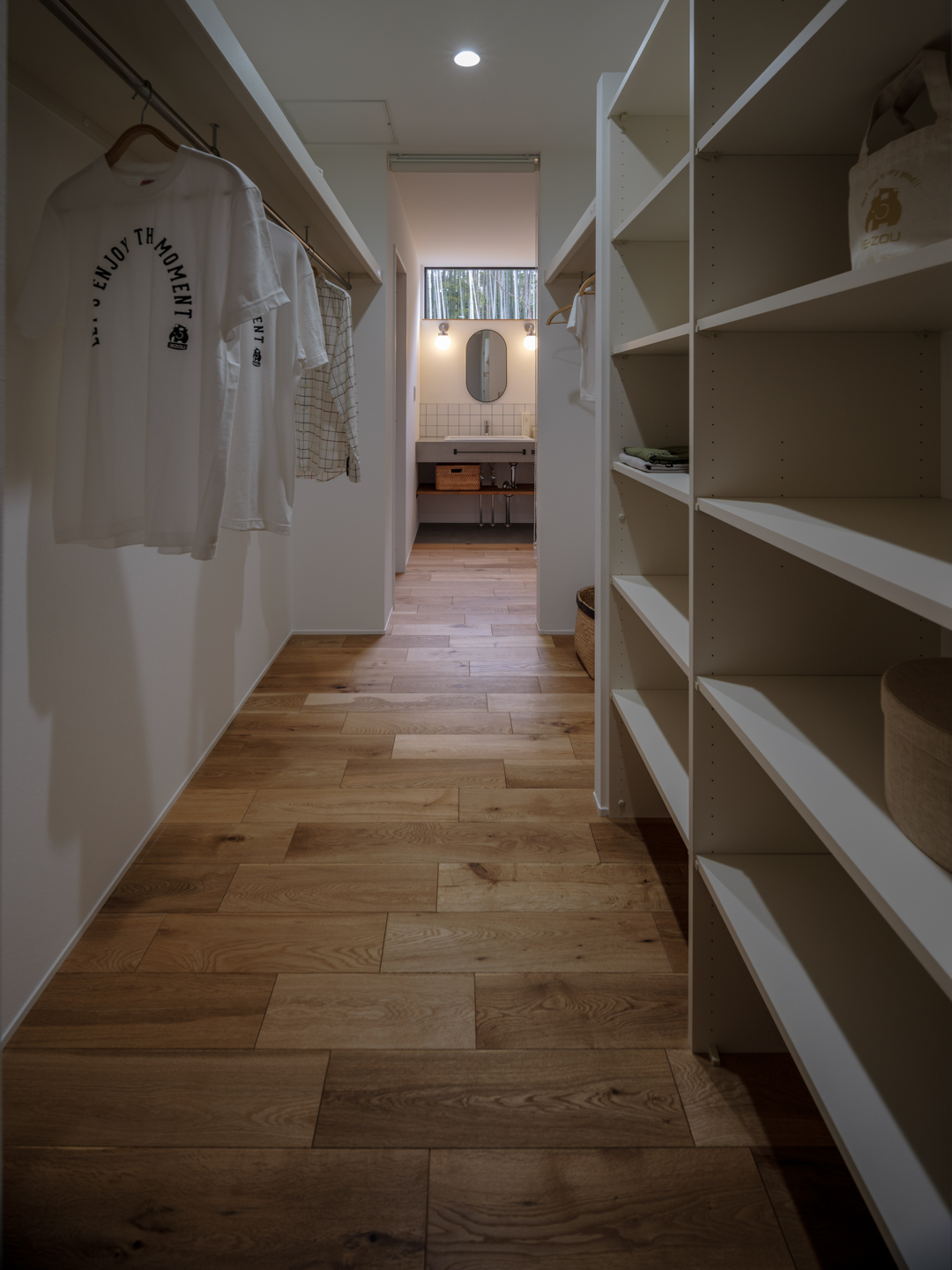 家族動線にあるウォークスルークローゼット