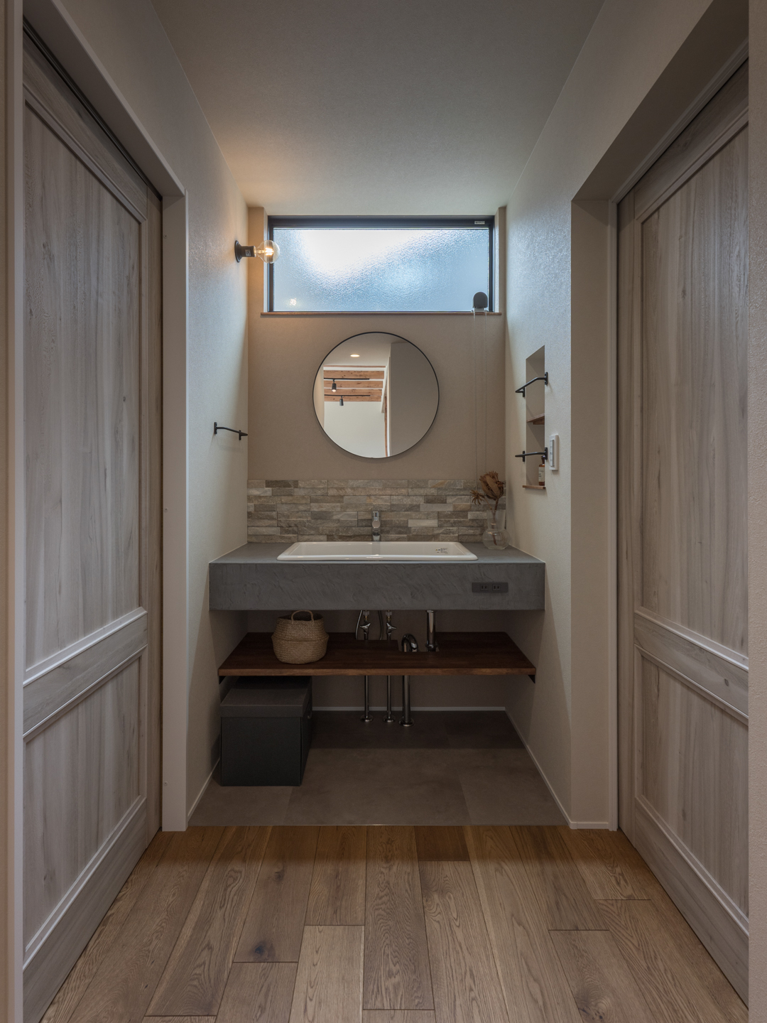 ロックス採用!磁器質タイルで表情をつけました