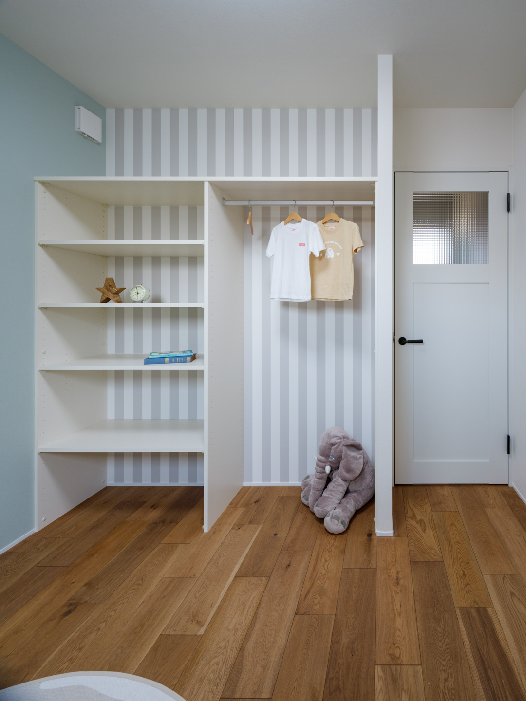 アクセントクロスで可愛らしい部屋をコーディネート