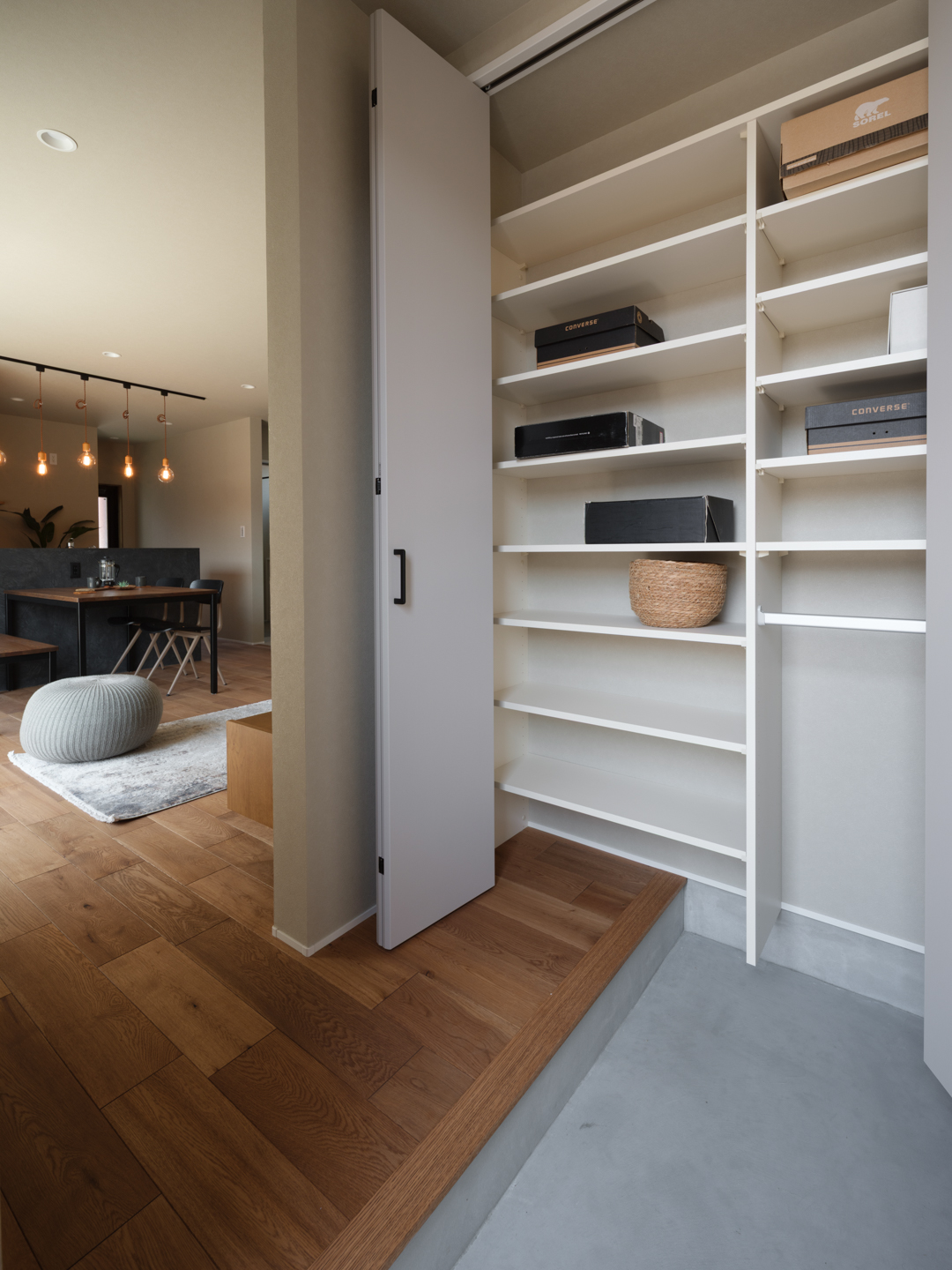 履き替え不要で取り出せるシューズクローゼット