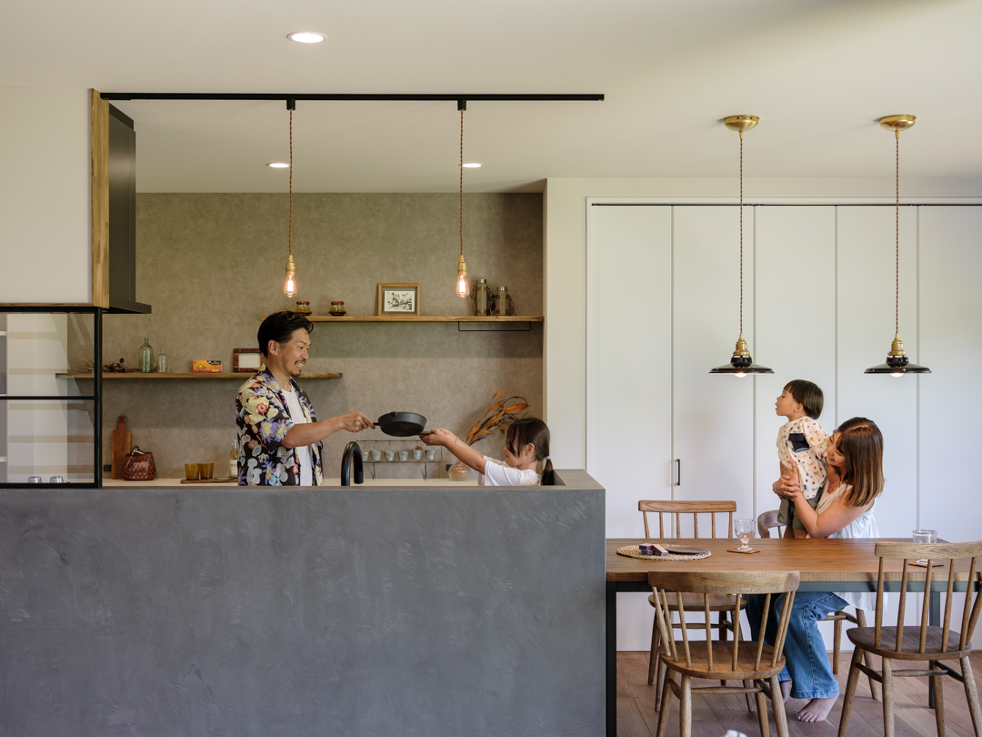 ガレージ付きの二世帯住宅 画像