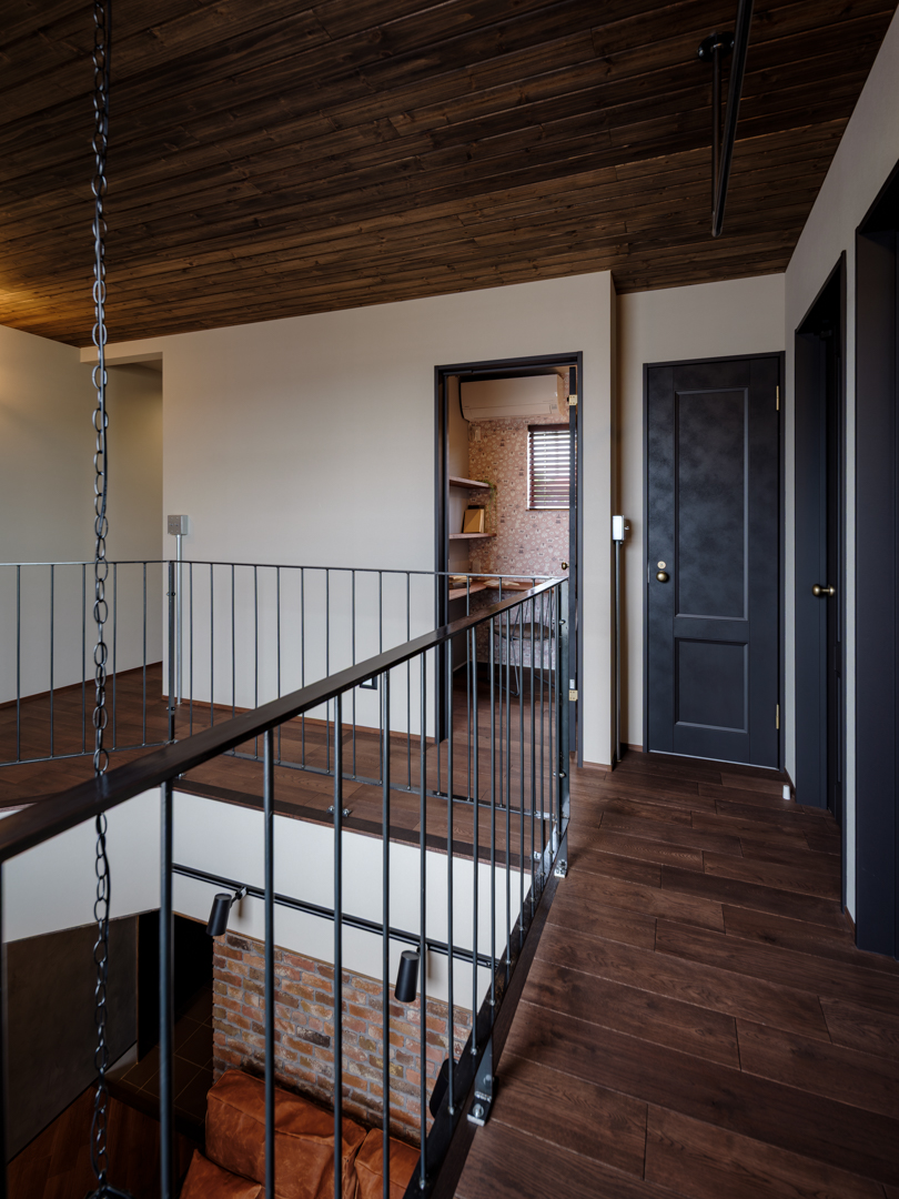 アイアン手すりが映える2Fフロア