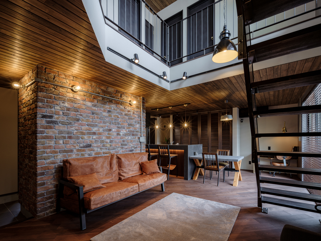 木、鉄、レンガ、漆喰。
手ざわりが印象に残る暮らし 画像