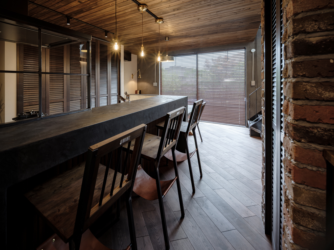 モールテックスはチュダーオーク色