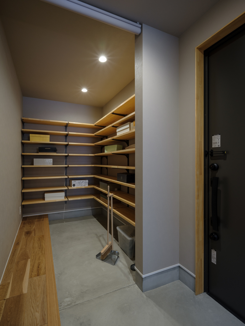 ロードバイクも置ける広い土間収納