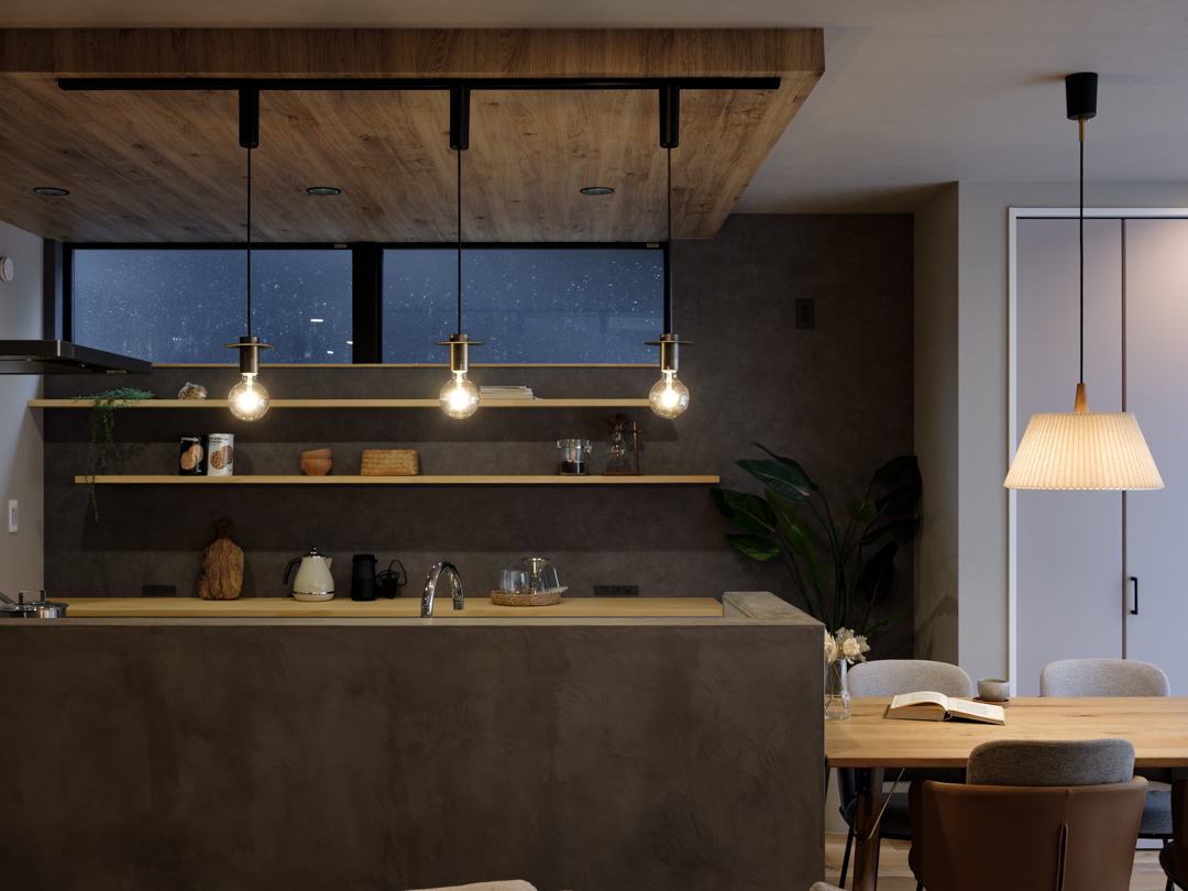 下がり天井でメリハリのあるキッチンに