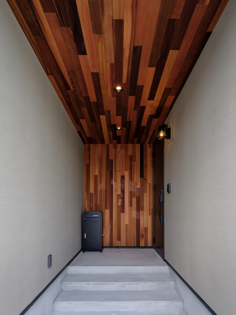 玄関は外からの視線が気にならない設計