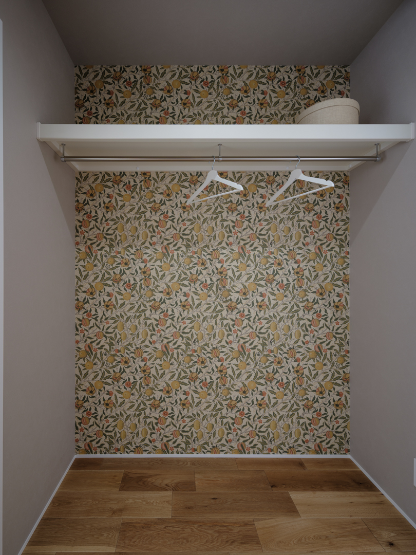 アクセントクロスを採用した収納スペース