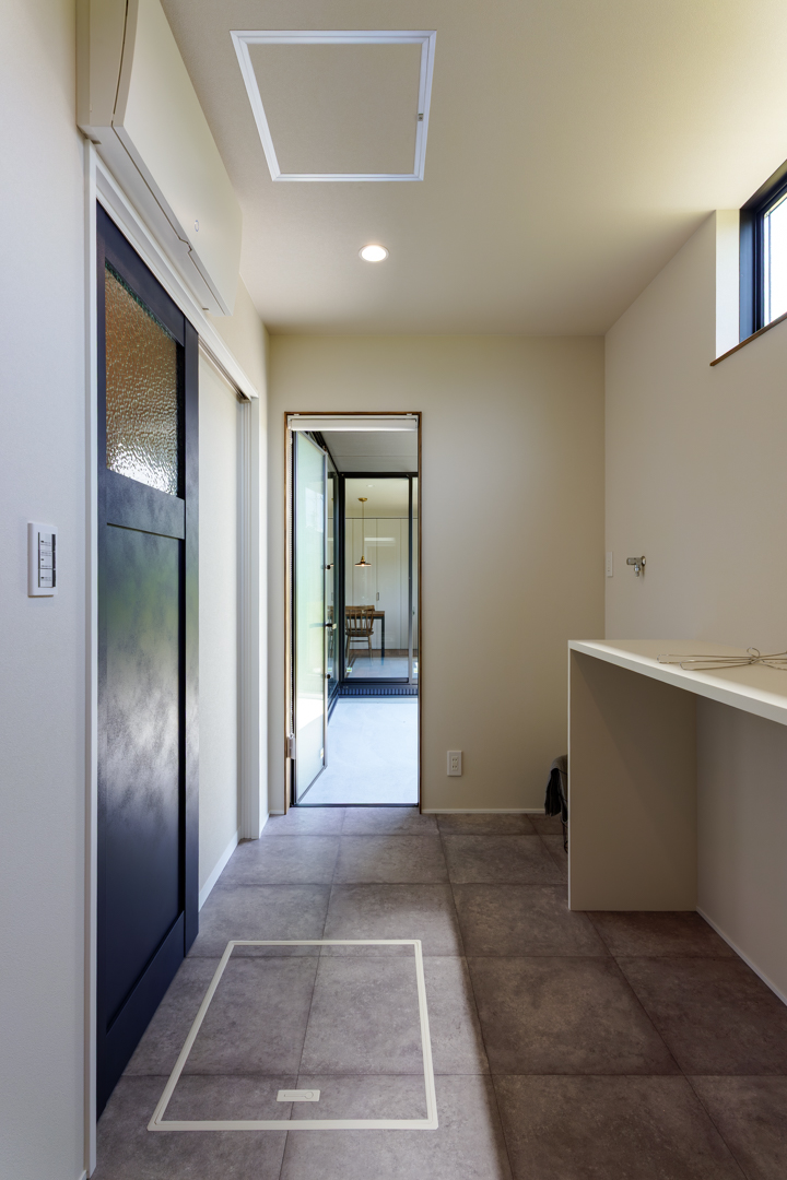 ランドリーからテラスに繋がる家事ラク動線