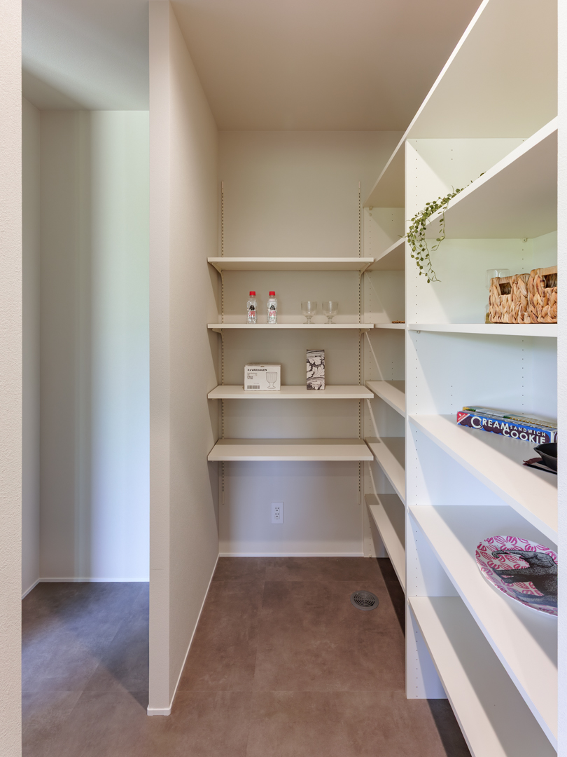 冷蔵庫も収納できる2.5帖のパントリー