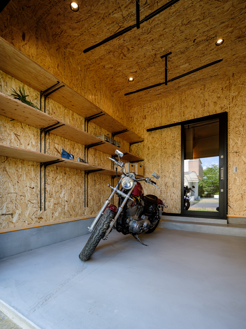 可動棚と吊収納で収納力アップ!