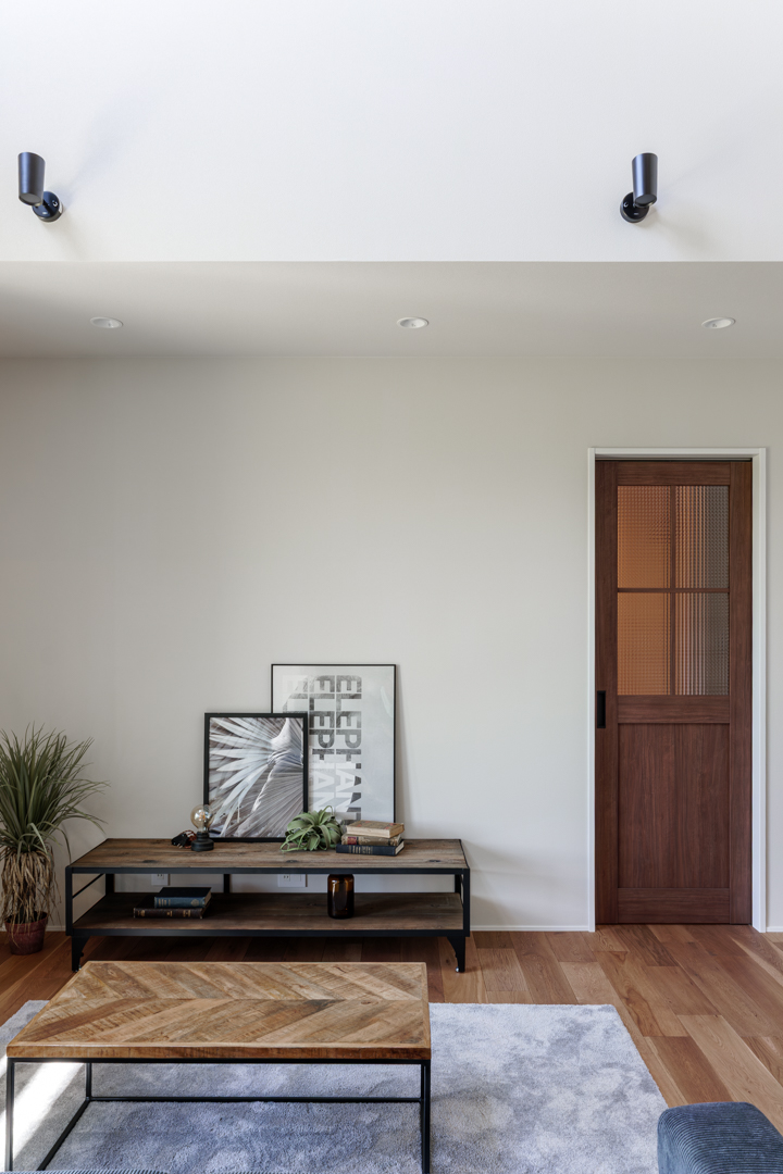 メインクロスはグレージュで上品な仕上がりに