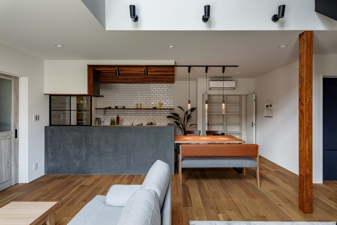 横並び動線のキッチンダイニング