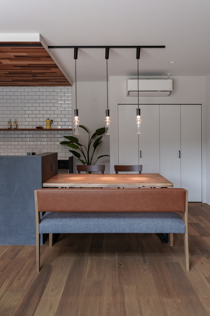 生活感をそっと隠せるダイニング収納