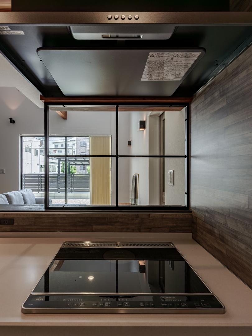 掃除がしやすい片側のみ格子が入った飾りガラス