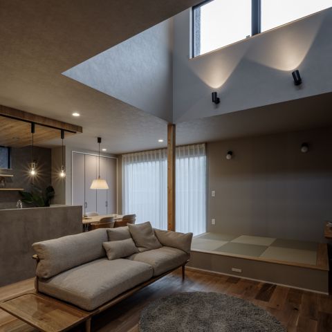 グレージュでまとめたシンプル空間と土間収納