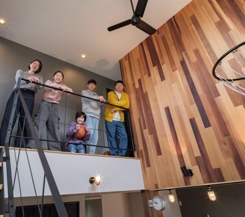 うちのリビングには、バスケットゴールがあります(笑)